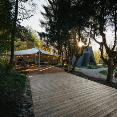 SHARE HAPPINESS & MUZZA – ZÁŽITKOVÉ UBYTOVÁNÍ: ZEMĚ