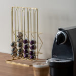 Stojan na kávové kapsle Wire  zlatá