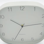 NÁSTĚNNÉ HODINY SHAPE ŠEDÉ