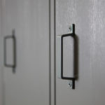 SKŘÍŇ STIJN OCELOVÁ ŠEDÁ