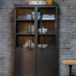 SKŘÍŇ EXHIBIT ČERNÁ