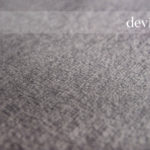 Otoman rothe samet šedý